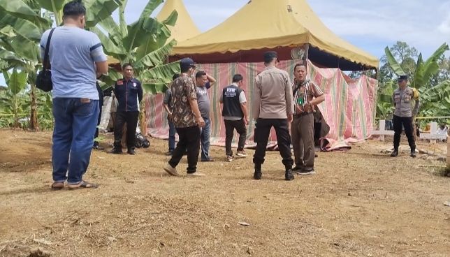 Polres Tapteng Bersama Tim Forensik Lakukan Ekshumasi Boi Simamora