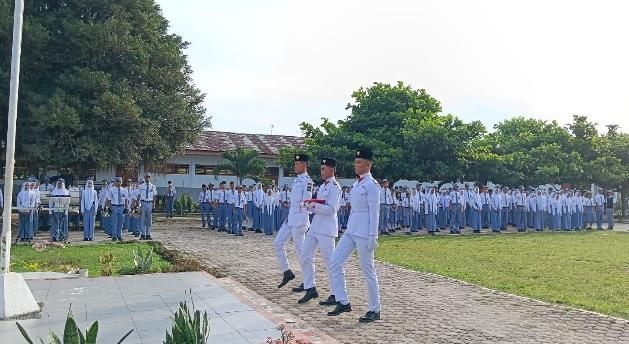 Siswa dan Guru SMAN 1 Dolok Batunanggar Ikuti Upacara Peringatan Hari Lahir Pancasila
