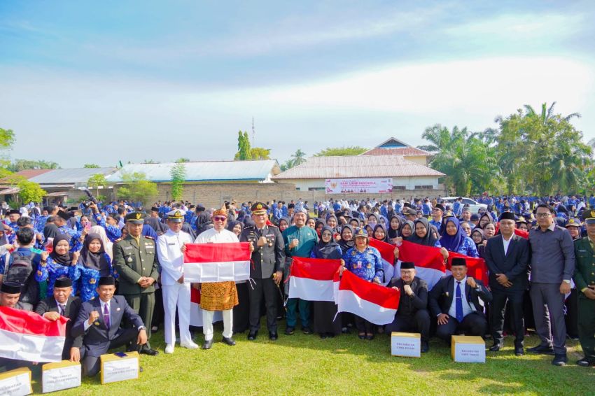 Hari Lahir Pancasila, Pemkab Batubara Bagikan 1000 Bendera Merah Putih