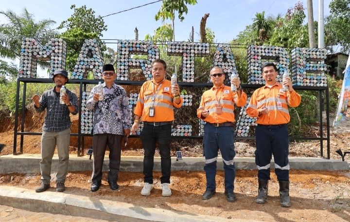 10 Ribu Ecobrick Sulap Sampah Plastik Jadi Taman di Batang Toru