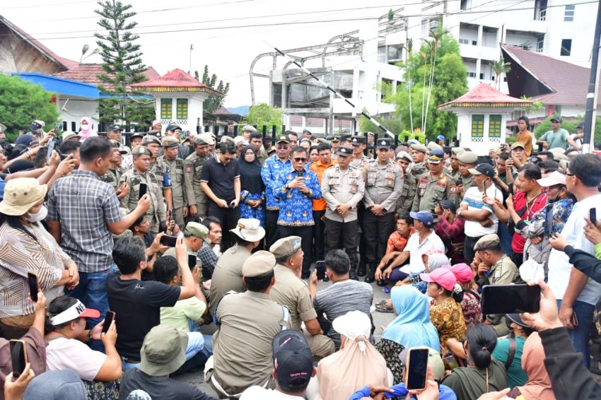Warga Pertanyakan Kejelasan Jadup, Ini Kata Bupati Masinton Pasaribu
