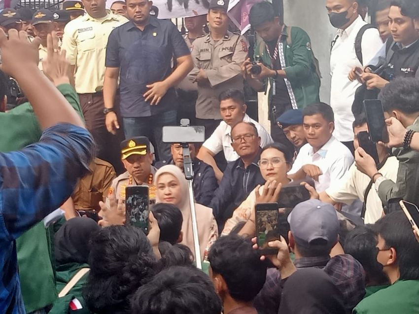 Datangi DPRD Sumut, Mahasiswa Kecewa Para Wakil Rakyat Tidak Protes Kebijakan Pemerintah