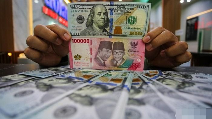 Rupiah Terpuruk di Atas Rp18.100 per Dolar AS