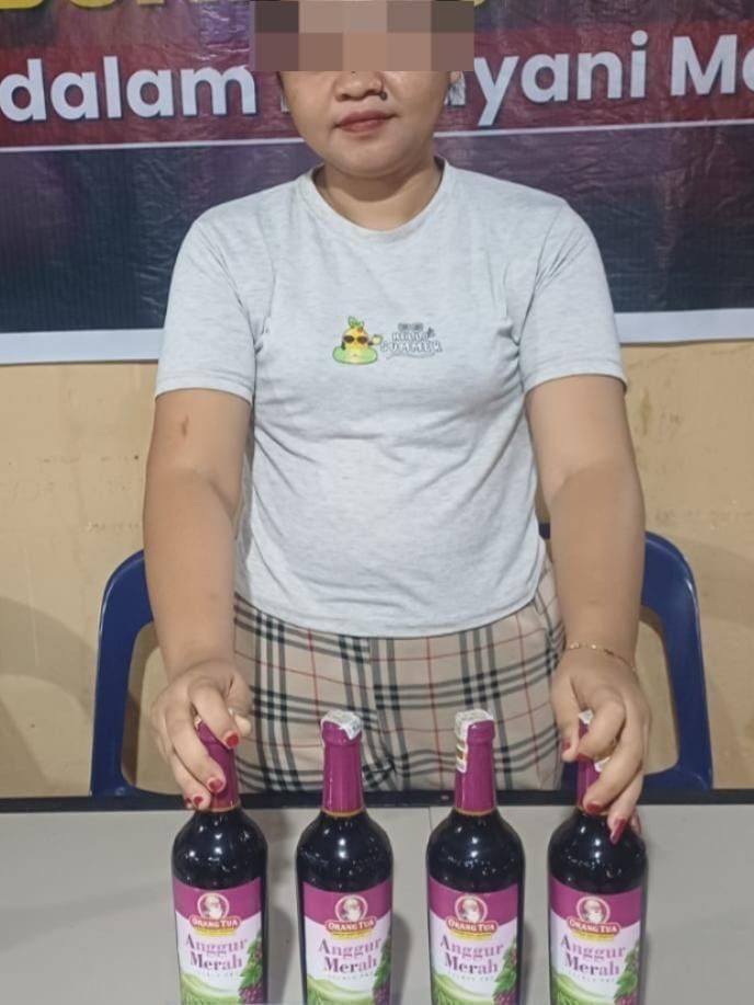 Tim Polsek Bilah Hilir Amankan Penjual Miras Ilegal, Anggur Merah 4 Botol Disita