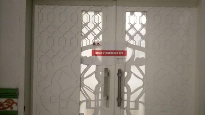Tiga Pintu Ruang Kerja Bupati Langkat Disegel KPK