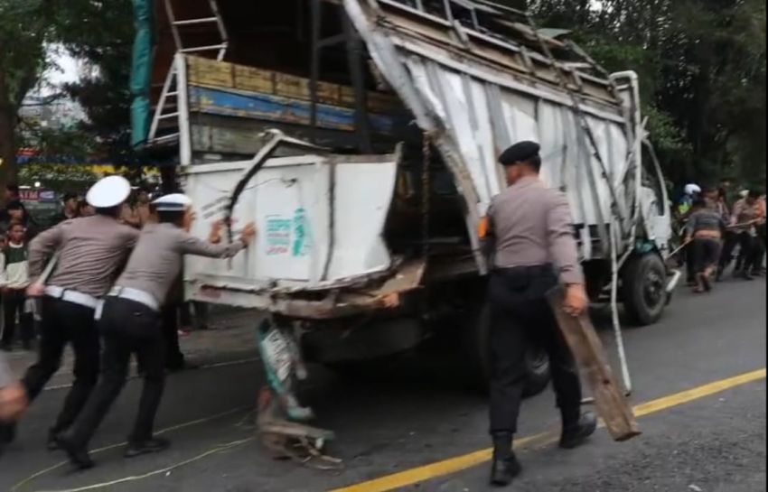 Sopir Truk Galon Jadi Tersangka Kecelakaan Maut Sibolangit Tewaskan Empat Orang