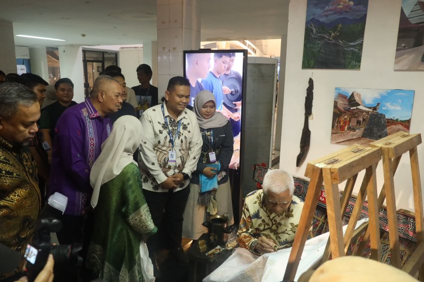 &lrm;Wagub Sumut Jajal Membatik Motif PRSU 2026
