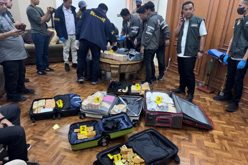 Polisi Sita Emas 74 Kg dan Valas dari Rumah di Sentul