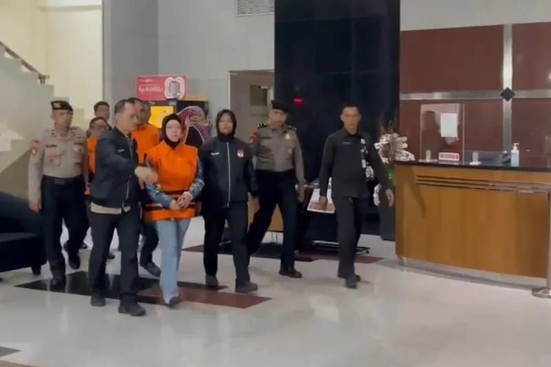 KPK Tahan Bupati Sukoharjo Etik Suryani, Tersangka Dugaan Pemerasan Perangkat Daerah