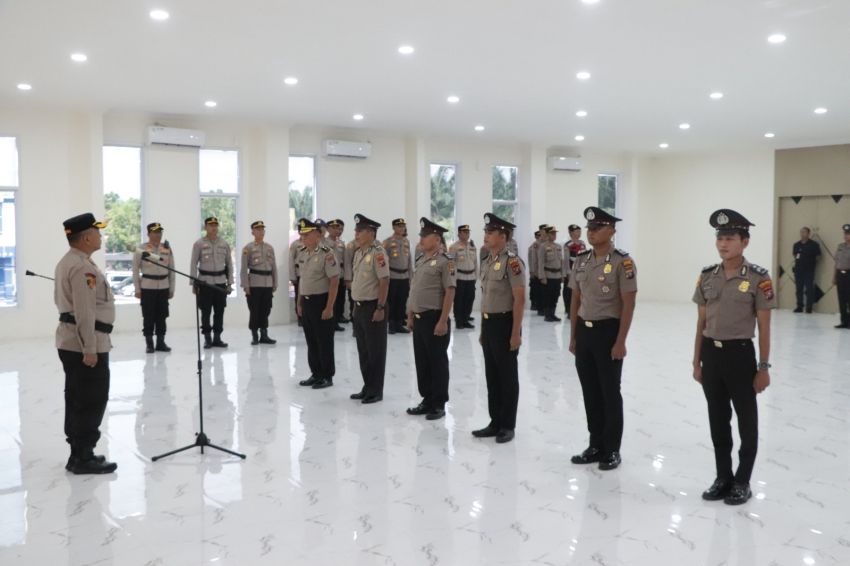 27 Personel Polres Sergai Resmi Naik Pangkat, Kapolres Tekankan Tanggung Jawab