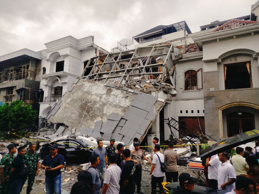 Rumah Elite di Grand Polonia Meledak, Empat Orang Terjebak, Enam Korban Luka