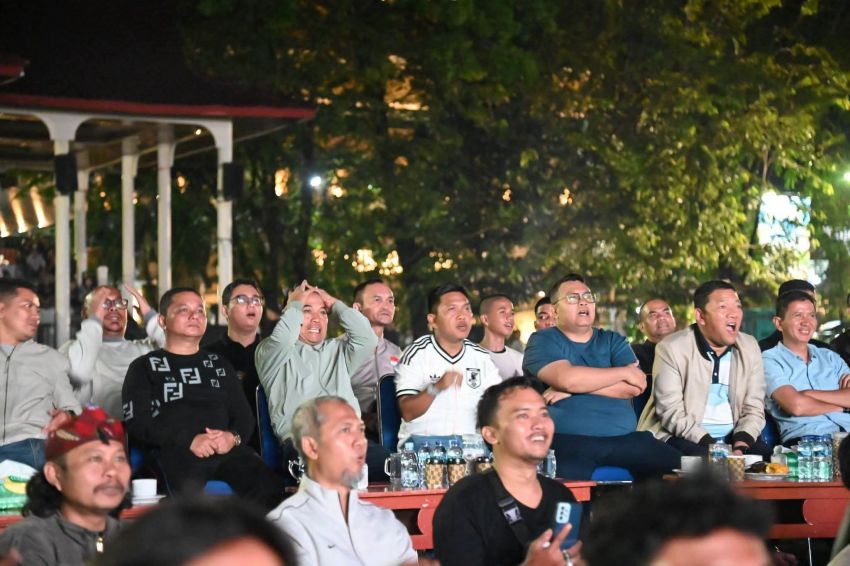 Wali Kota Sibolga, Wakil dan Forkopimda Baur Bersama Warga Nobar Final Piala Dunia