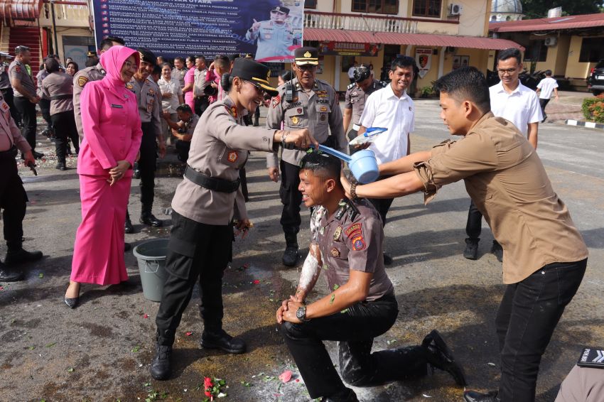 33 Personel Polres Pematangsiantar Naik Pangkat, Kapolres: Jabatan Baru Harus Dibarengi Profesionalisme
