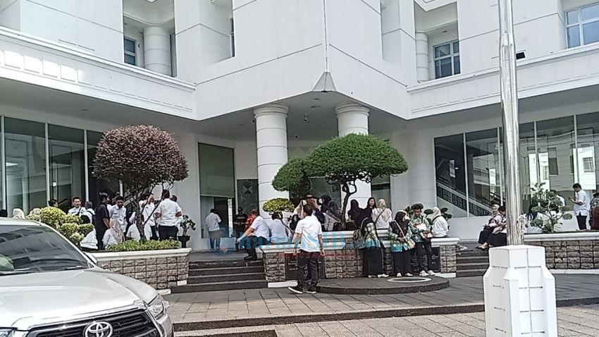 Gempa di Aceh Pegawai Berhamburan Keluar Kantor Gubernur Sumut