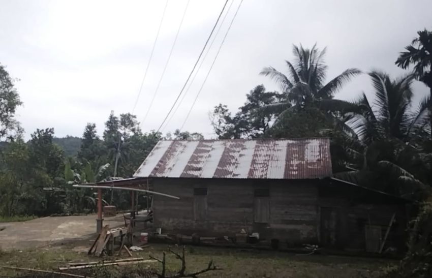 Tak Mampu Bayar Rp3,4 Juta, Warga Minta PLN Pindahkan Tiang Listrik yang Ancam Keselamatan di Nias