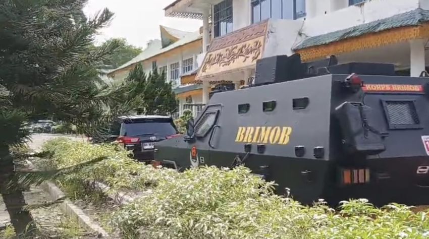 Pasca OTT, KPK Geledah Kantor Bupati Langkat dan Dua Dinas, Brimob Perketat Pengamanan