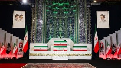 Jenazah Ayatollah Ali Khamenei Tiba di Teheran, Iran Siapkan Prosesi Penghormatan Terakhir