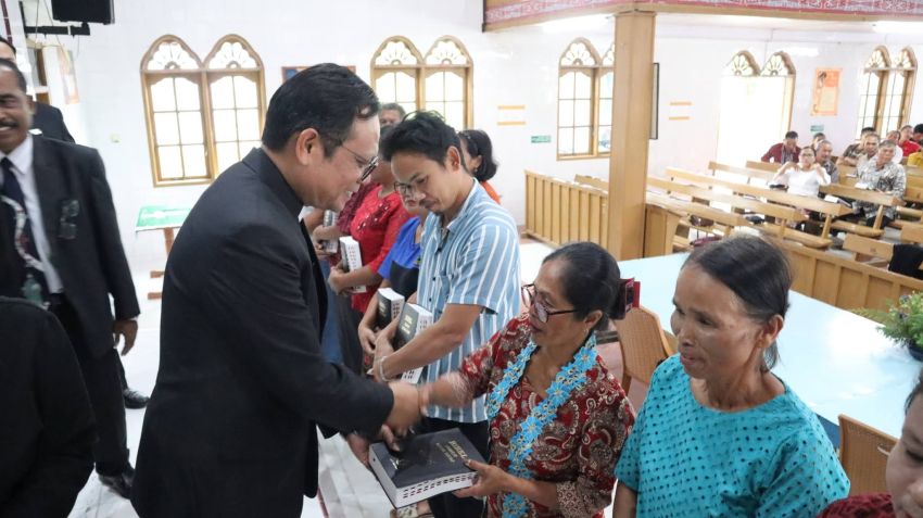 Diterjang Banjir dan Longsor, Jemaat HKBP di Taput Diteguhkan lewat Kebaktian Kebangunan Iman
