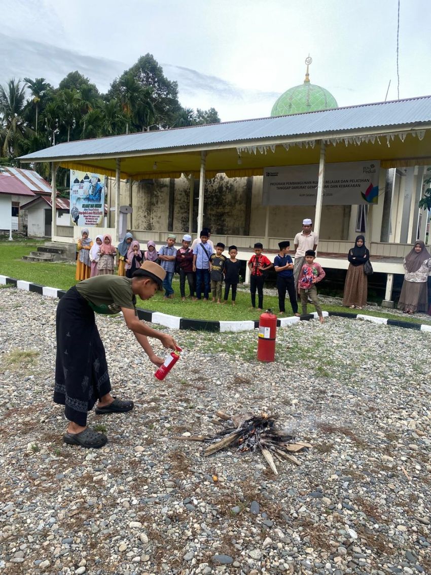 PLN UIP SBU Bangun Ruang Belajar dan Tingkatkan Kesiapsiagaan Bencana di Pesantren Darul Muhsinin Aceh