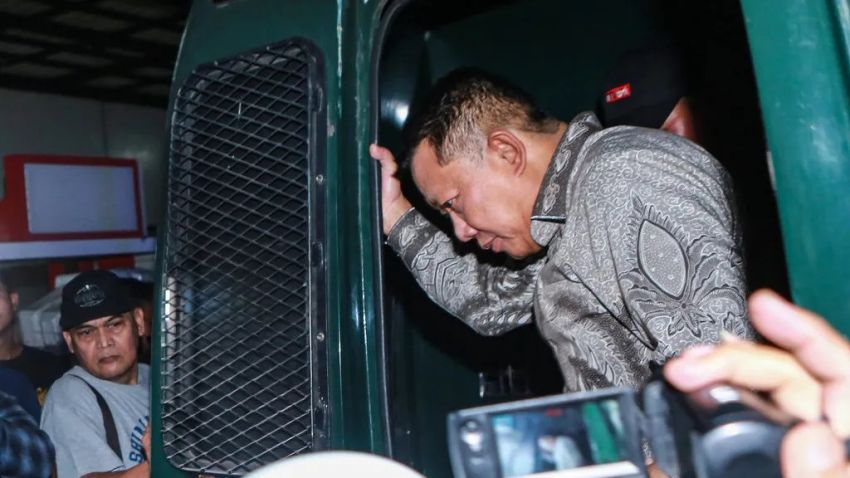 Usai Diperiksa Kejagung, Febrie Adriansyah Keluar dengan Mobil Tahanan