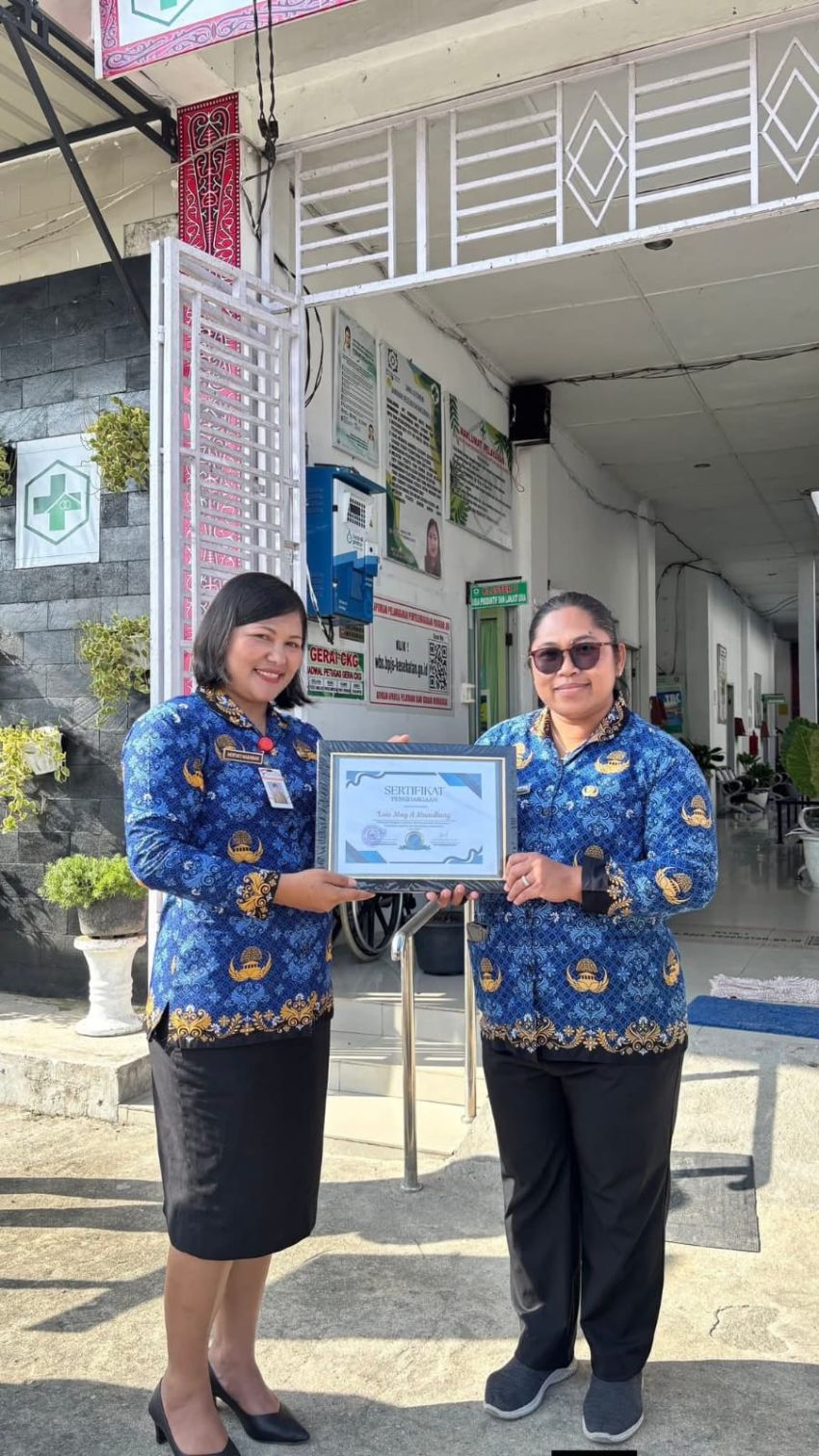 Puskesmas Matiti Beri Penghargaan kepada Dua Petugas Berprestasi