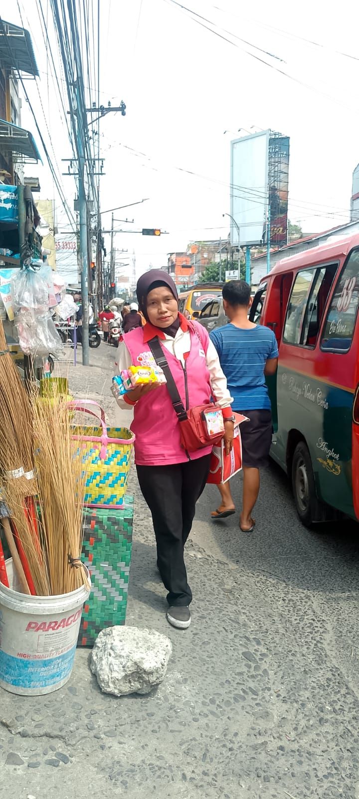 &lrm;Kisah Inspiratif Mislawati, Kuliahkan Anak Dari Jualan Minuman Fermentasi Keliling &lrm;