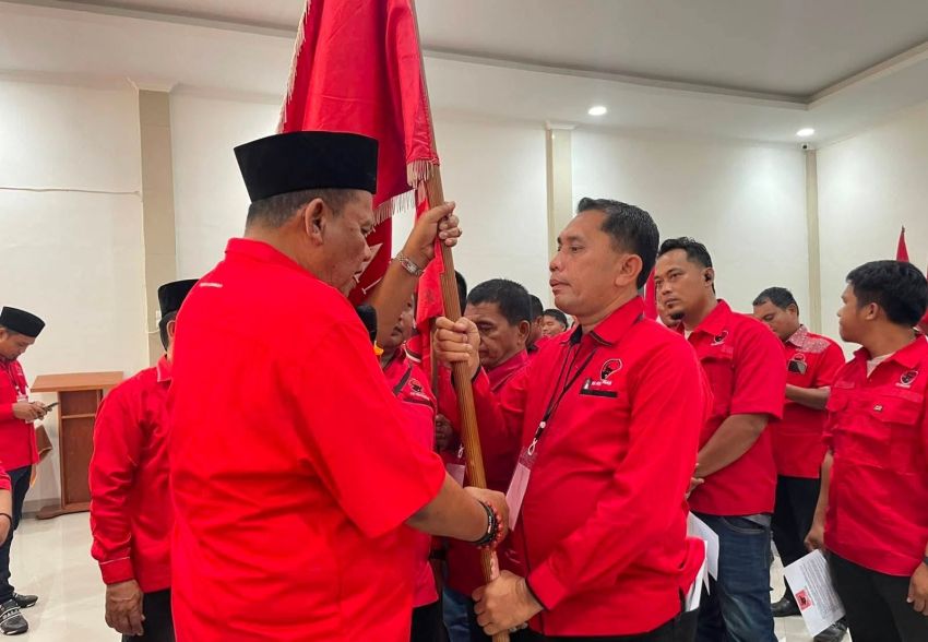Jainal Samosir Dilantik Jadi Ketua PAC PDIP Kualuhleidong