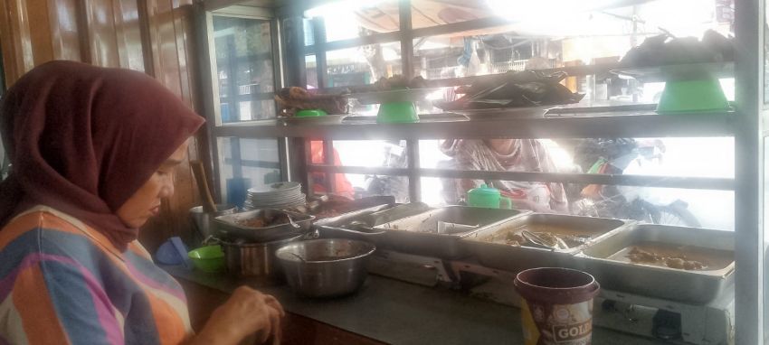&lrm;Harga Bahan Pokok Semakin Meroket, Pedagang Warung Nasi Menjerit &lrm;