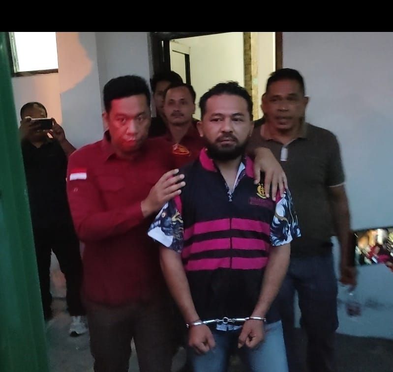 Kejari Karo Tahan Tersangka Korupsi Penebangan Kayu Siosar