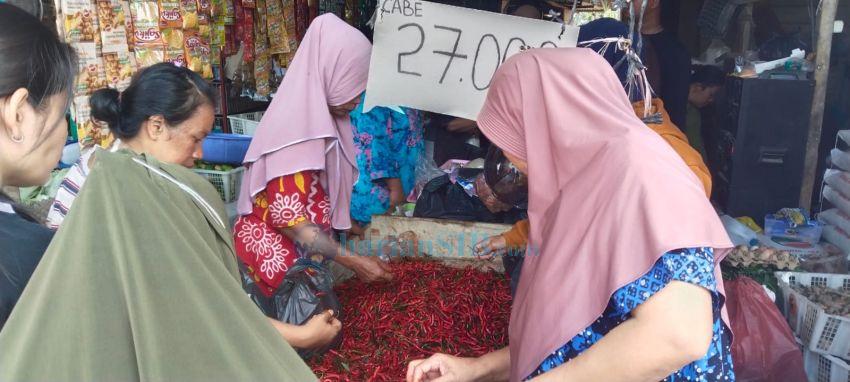 Warga Sibuluan Tapteng Serbu Cabai Rp 27 Ribu