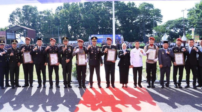 Kapolres Labuhanbatu Anugerahi Penghargaan kepada Kasat Resnarkoba, Kasat Reskrim dan Jajaran
