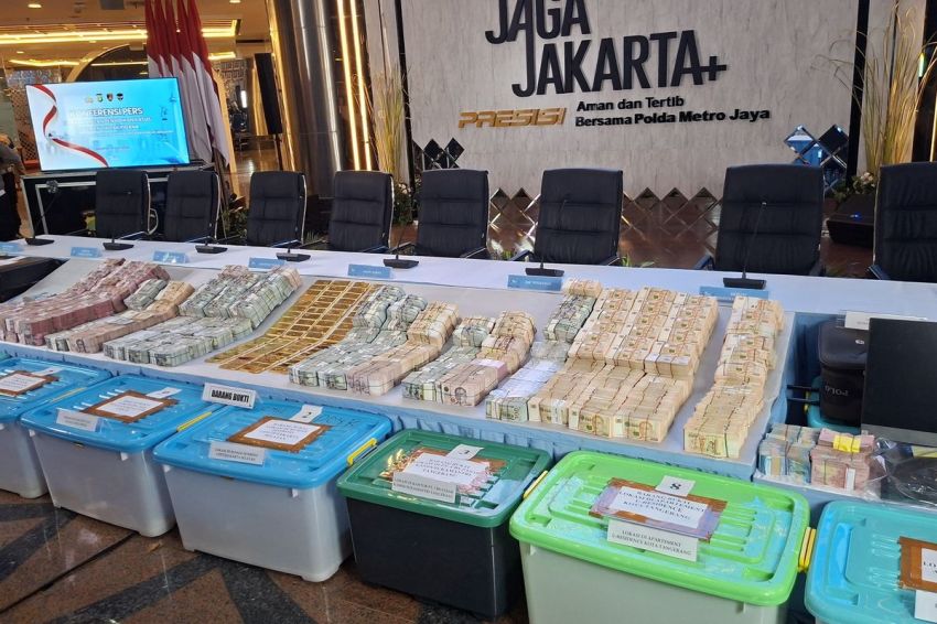 Polri Pajang Emas 74 Kg dan Ratusan Miliar Rupiah Hasil Geledah Kasus Korupsi