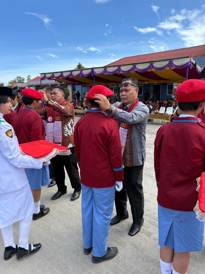 Pemkab Humbahas Hadiri Pengukuhan Siswa Baru SMA Negeri 2 Lintongnihuta