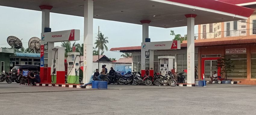 SPBU Belum Beroperasi, Warga Sudah Padati Area Pengisian BBM di Sei Bamban