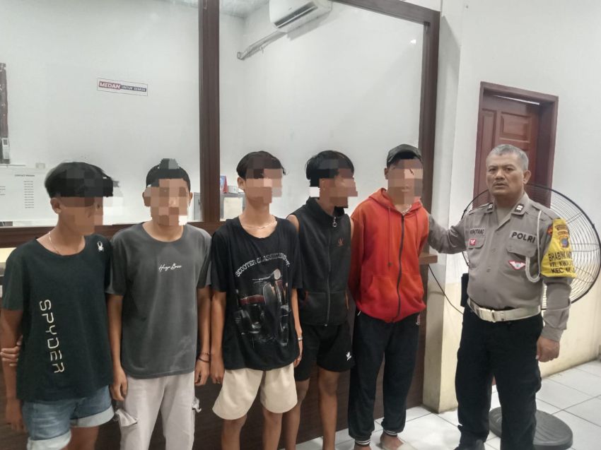 Berakhir Damai, Bhabinkamtibmas Polsek Delitua Mediasi Konflik Pemuda