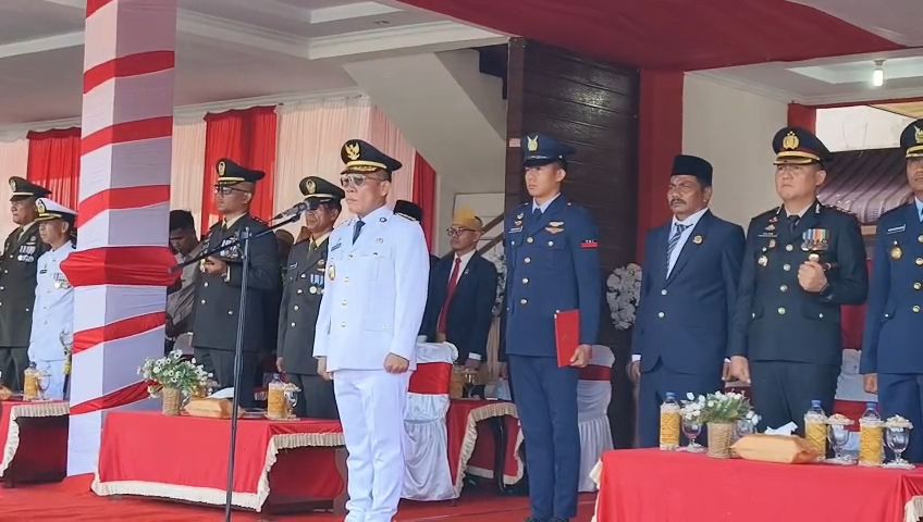 Bupati Masinton Pimpin Upacara HUT ke-81 RI di Tapteng