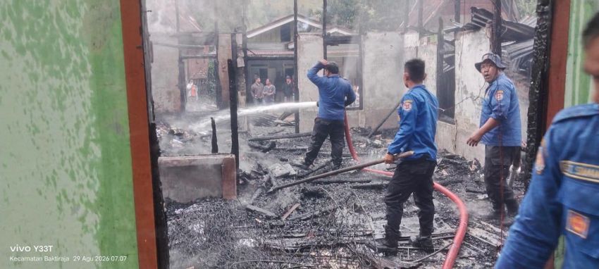 Kebakaran Hanguskan Dua Rumah di Baktiraja, Tiga Armada Damkar Humbahas Dikerahkan