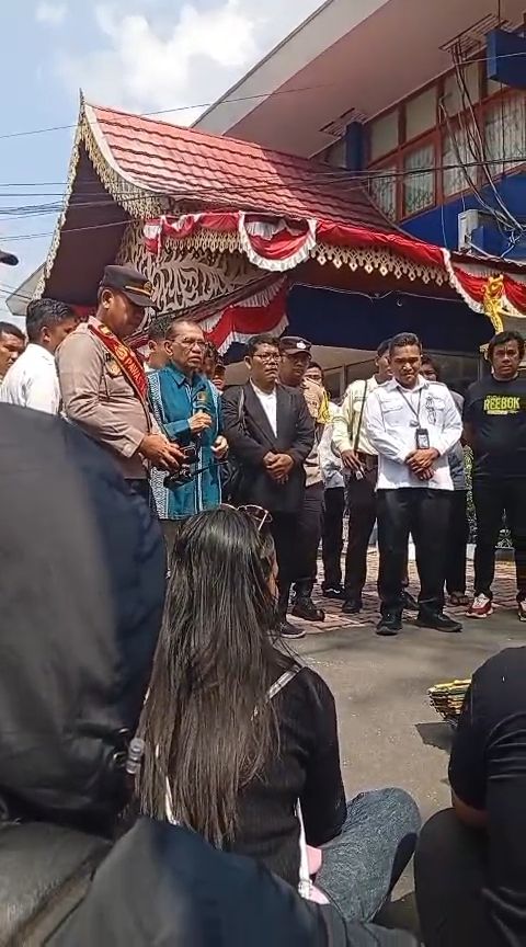 10 Jam Kepung Kantor LLDikti, Mahasiswa UDA Tuntut Difasilitasi Pindah ke Kampus Lain