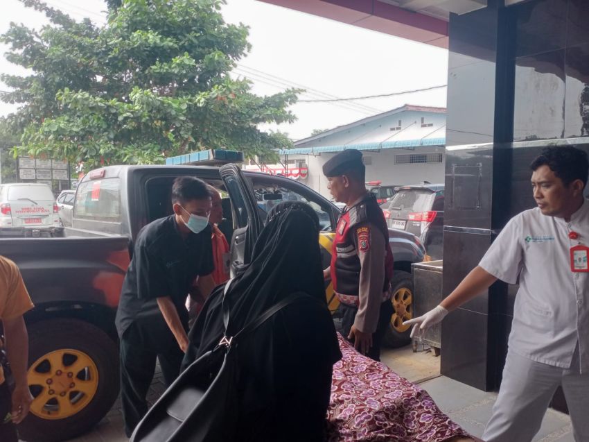 Patroli Samapta Polres Batubara Evakuasi Warga Sakit