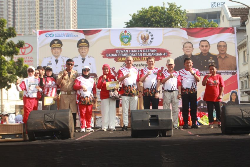Sekda Sumut Ikut Touring Sepeda Onthel DHD 45 Sambut HUT RI