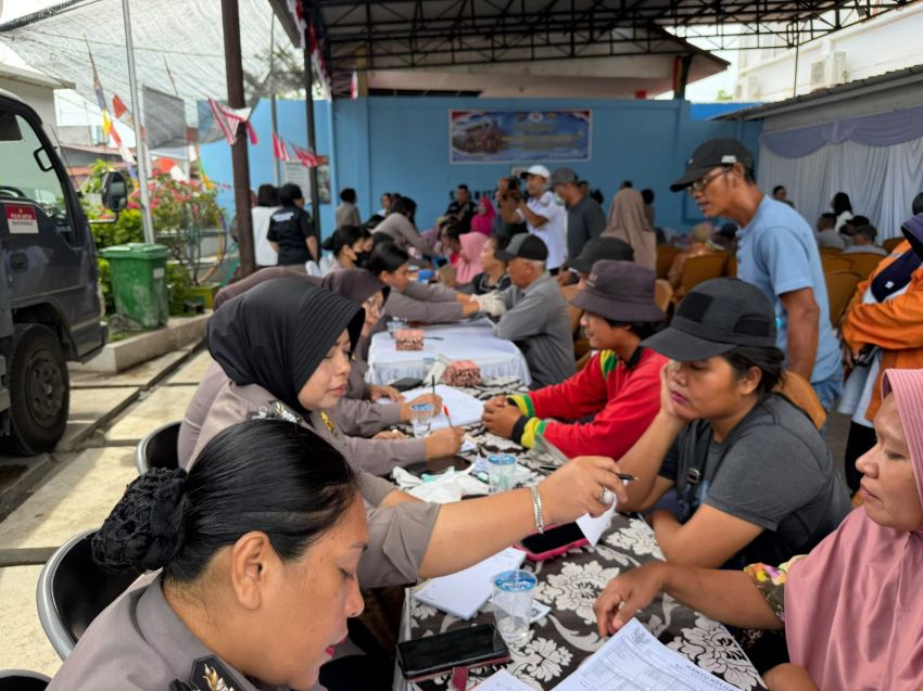 Peringati HUT ke-78, Polwan Polda Sumut Gelar Bakti Kesehatan: 200 Warga Belawan Dapat Pengobatan Gratis