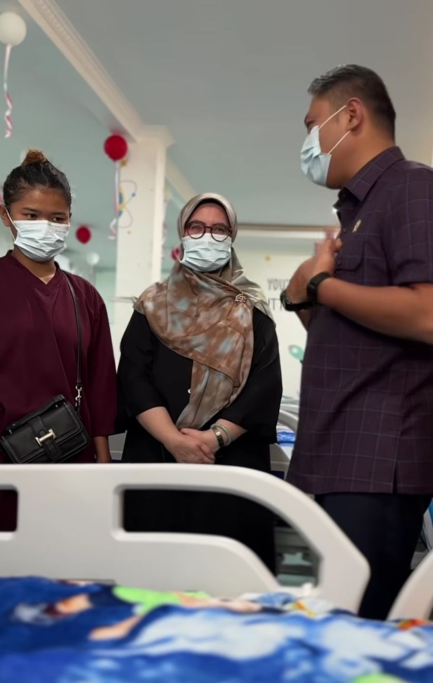 Sudaryono Jenguk Siswi Korban Dugaan Keracunan MBG di RSU Haji Medan