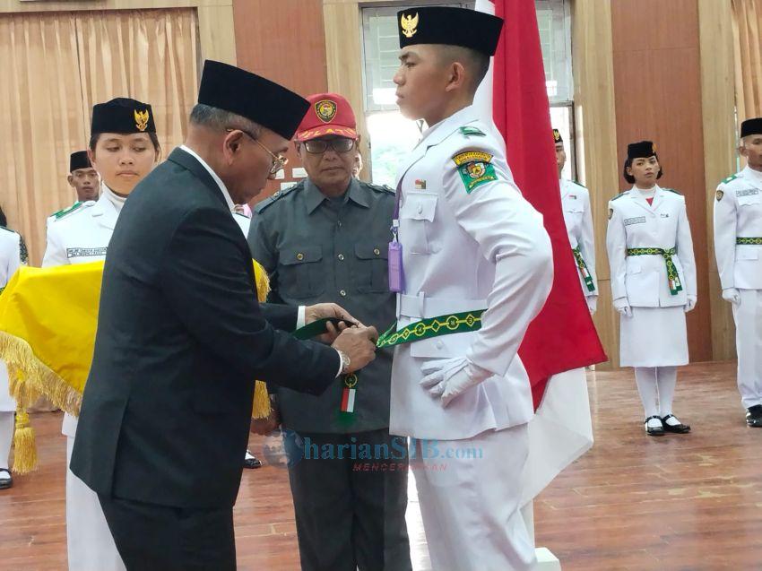 Bupati Simalungun Kukuhkan 50 Pasukan Pengibar Bendera