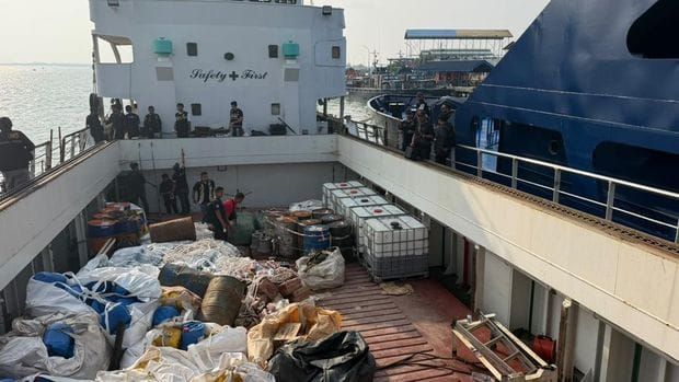 Tim Gabungan Sergap Kapal Kargo di Perairan Karimun, 2,6 Ton Narkotika Cair Disita