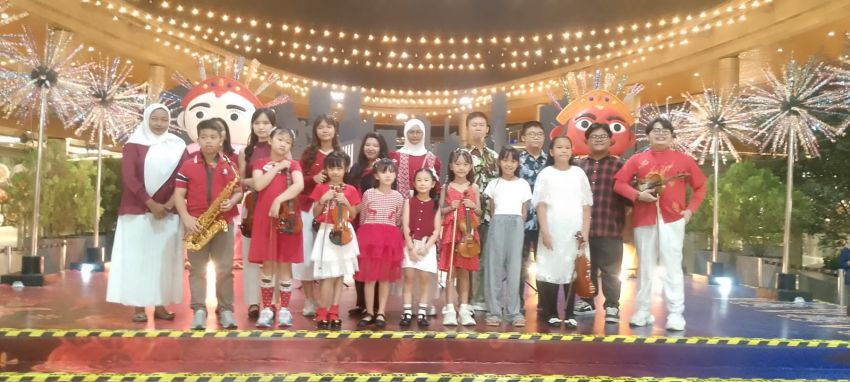 Lewat Alunan Irama Biola Dan Dansa, Pengunjung Delipark Kompak Semarakkan Hut ke-81 RI