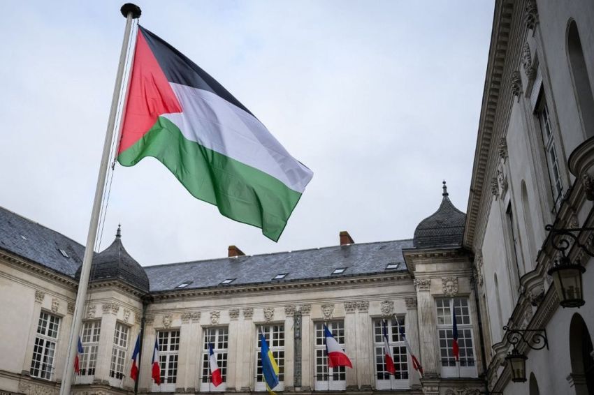 Massive Attack Dilarang Masuk Singapura Usai Kibarkan Bendera Palestina di Atas Panggung