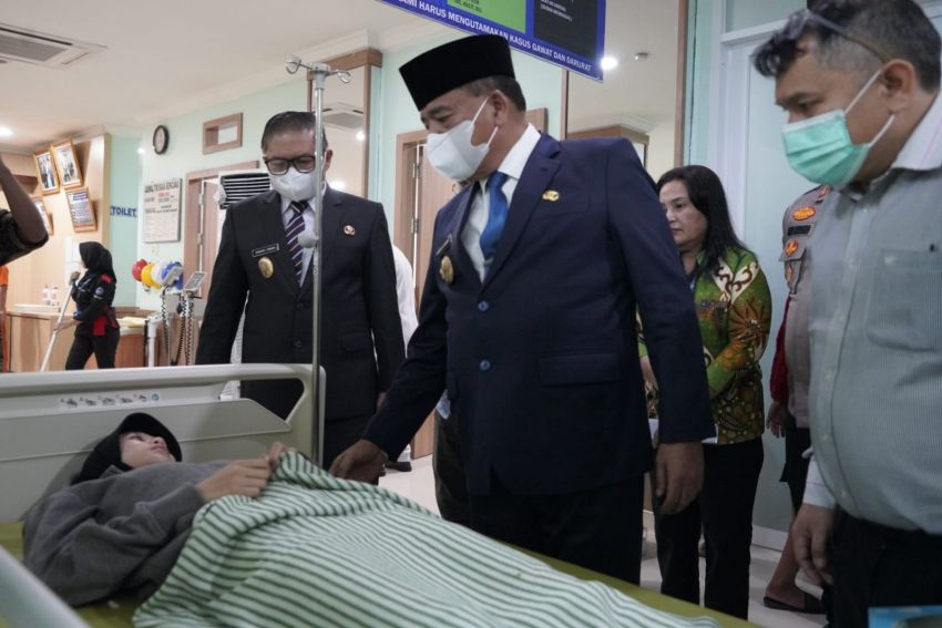 Bupati Karo Kunjungi Pelajar Terdampak MBG, 110 Orang Masih Dirawat