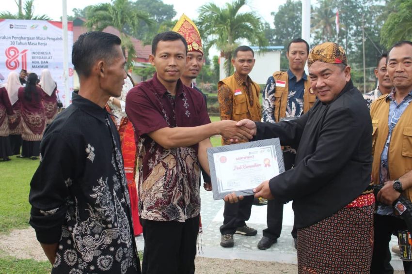 Puluhan Karyawan PTPN IV Regional I Kebun Membangmuda Terima Penghargaan HUT ke-81 RI