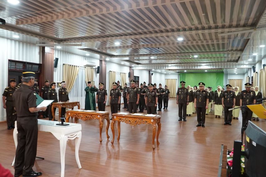 Kajati Sumut Lantik Asisten Pemulihan Aset Kejati Sumut dan 5 Kajari