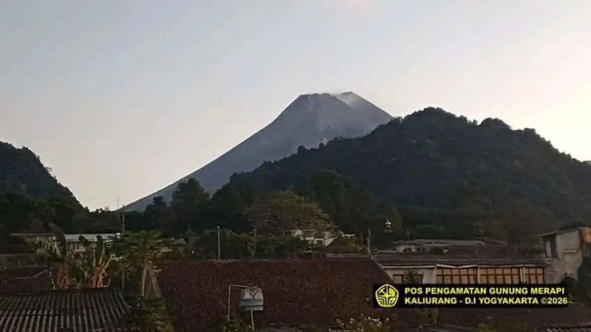 Gunung Merapi Luncurkan Lava Pijar Lima Kali, Status Masih Siaga
